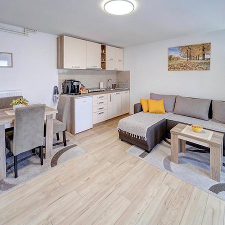 Apartman Nena ปิโรต์ ภายนอก รูปภาพ