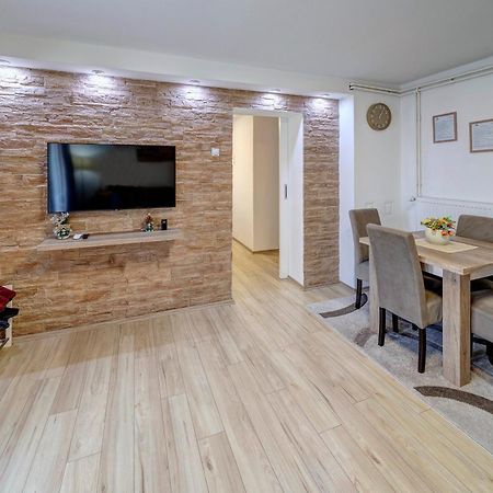 Apartman Nena ปิโรต์ ภายนอก รูปภาพ